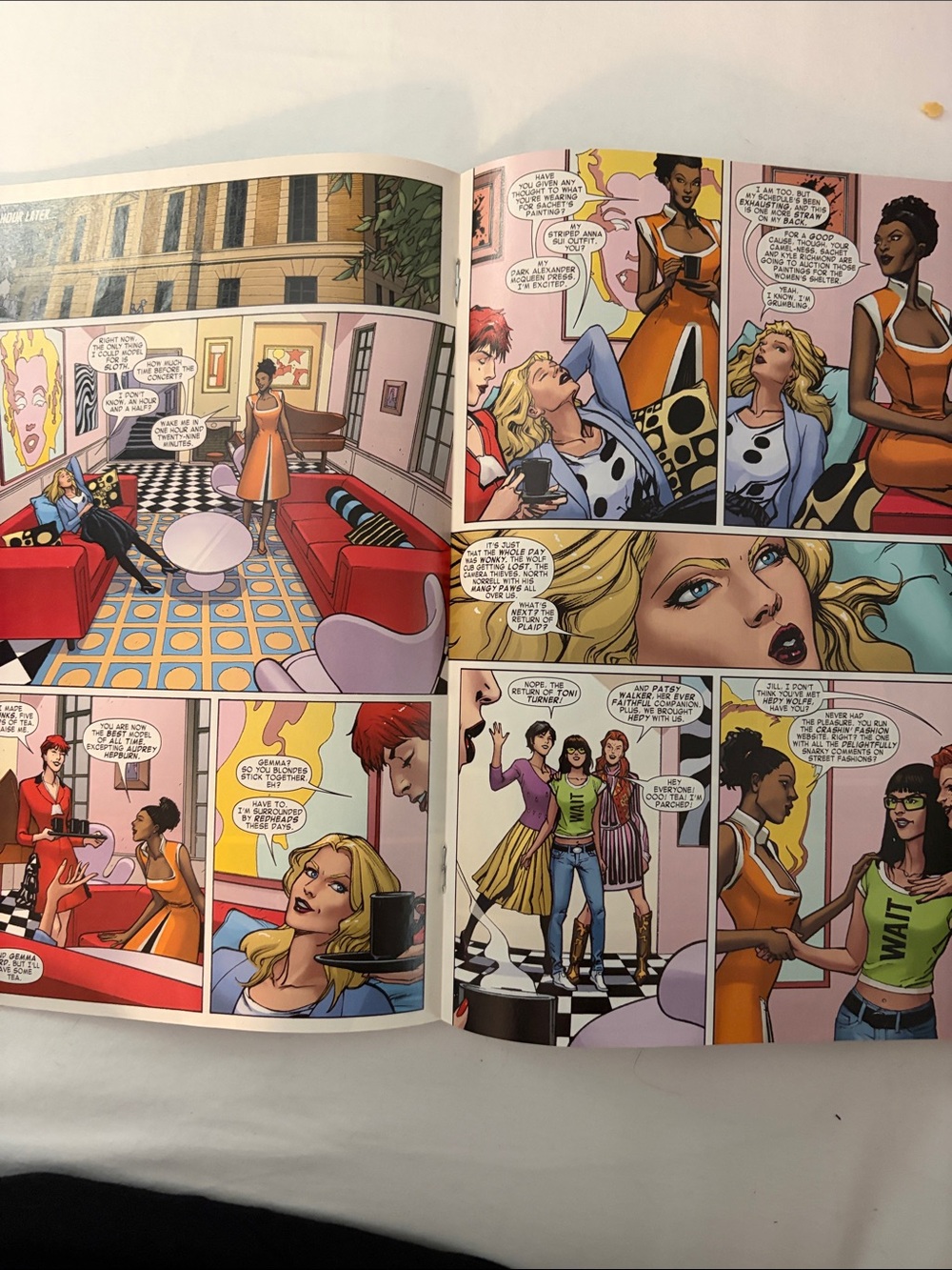 Marvel Comics PROJECT RUNWAY comic book - Picture 4 of 4